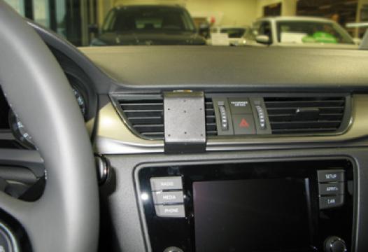 Proclip Skoda Rapid 18-  Center mount