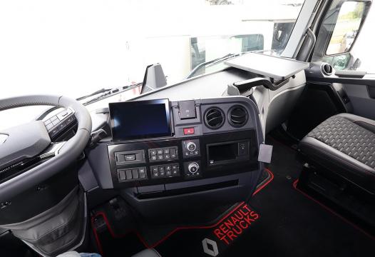 Proclip Renault T-series 23- Center mount
