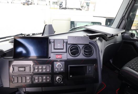 Proclip Renault T-series 23- Center mount - Heavy Duty