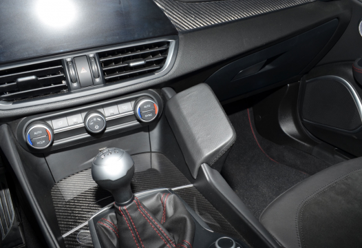 console Alfa Romeo Giulia 05/2016- Zwart