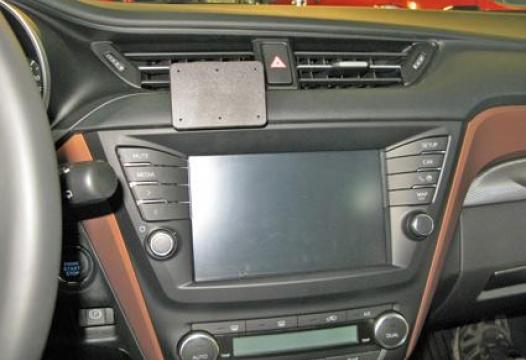 Proclip Toyota Avensis 2016- Center mount