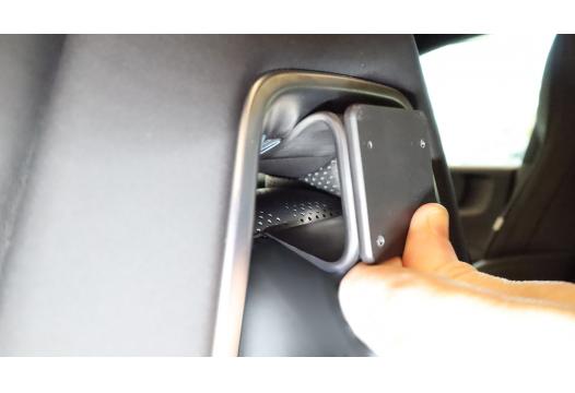 Headrest mount Polestar 4 24-26