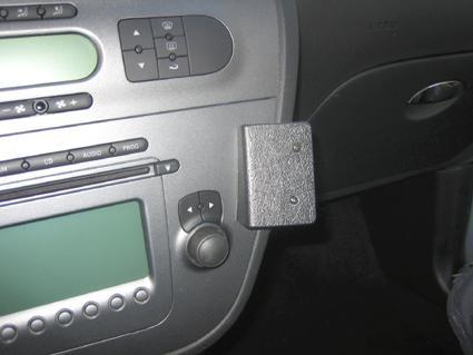 Proclip Seat Leon 06- angled (not navigation)