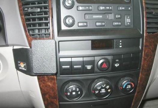 Proclip Kia Sorento 02- center (ONLY for models with brown wood grain panel)